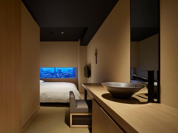 ONSEN RYOKAN YUEN SHINJUKU : photo 2 de la chambre chambre double avec petit lit double - non-fumeurs - vue sur ville