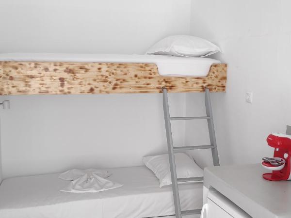 Grey Rooms Naxos : photo 5 de la chambre chambre quadruple deluxe