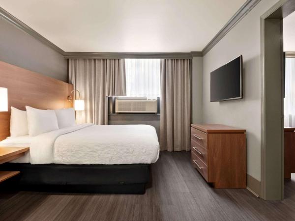 Days Inn by Wyndham Vancouver Downtown : photo 1 de la chambre suite lit queen-size – non-fumeurs