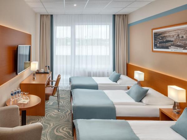 Avanti Hotel : photo 1 de la chambre chambre triple avec accès au centre relax public