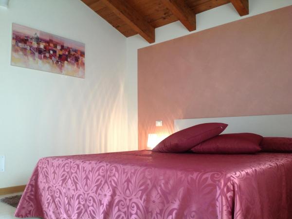 Agriturismo Ca' La Pergola : photo 6 de la chambre chambre double - vue sur jardin