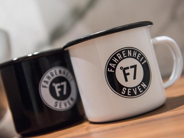 Fahrenheit Seven Courchevel : photo 10 de la chambre chambre double avec baignoire - vue sur piste de ski