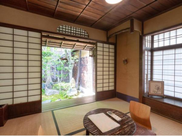 Guest House Koiya : photo 1 de la chambre chambre triple de style japonais avec jardin - rez-de-chaussée