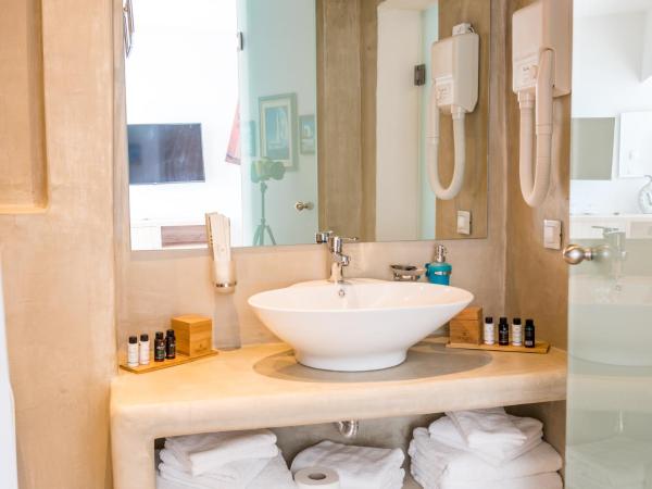 Kratiras View Luxury Suites : photo 1 de la chambre suite de luxe avec bain à remous - vue sur caldera