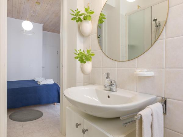 B&B King : photo 1 de la chambre chambre double avec salle de bains privative