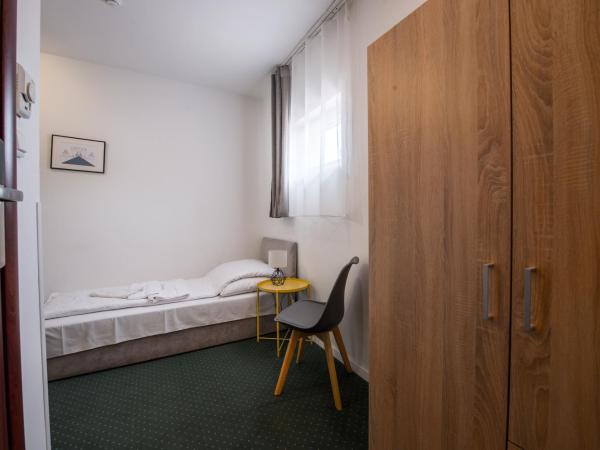 Hotel Chesscom : photo 2 de la chambre petite chambre lits jumeaux