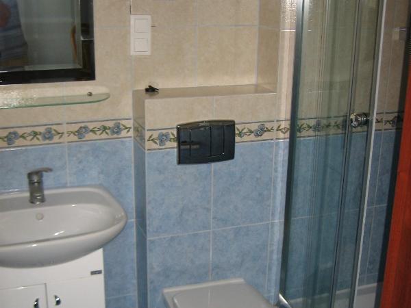 Sopot Roza Apartments : photo 4 de la chambre chambre double ou lits jumeaux avec douche