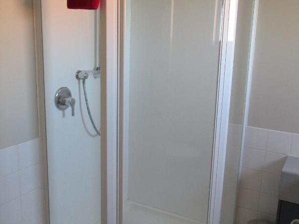 Addington Court Motel : photo 3 de la chambre studio lit queen-size 