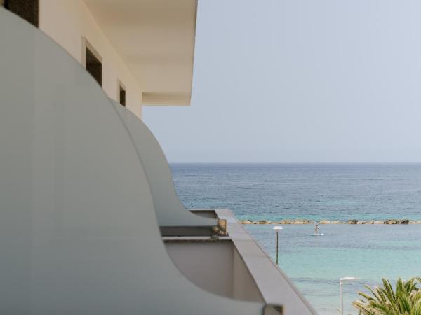 Residence Picalè : photo 5 de la chambre studio confort - vue latérale sur mer