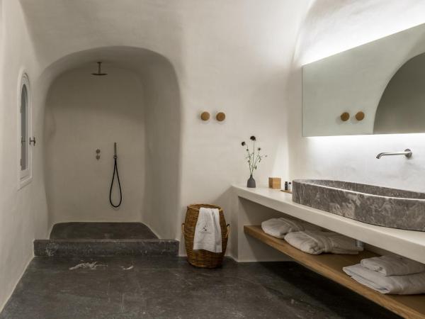 Chelidonia Luxury Suites : photo 5 de la chambre suite artiste avec petite piscine - vue sur caldeira