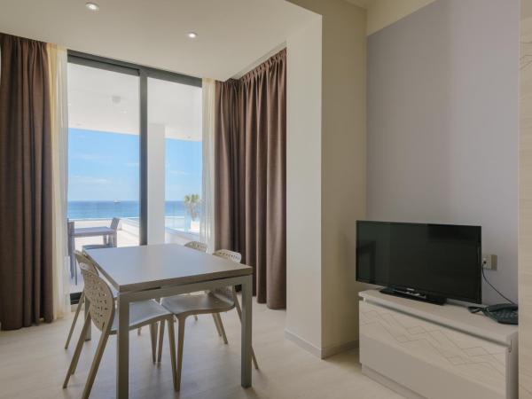 Residence Picalè : photo 2 de la chambre appartement supérieur 1 chambre avec terrasse et jacuzzi - vue sur mer