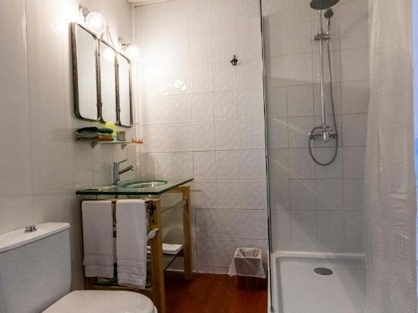 Hotel Le Flore : photo 5 de la chambre chambre triple