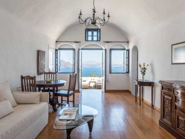 Chelidonia Luxury Suites : photo 1 de la chambre suite du capitaine avec baignoire spa extérieure