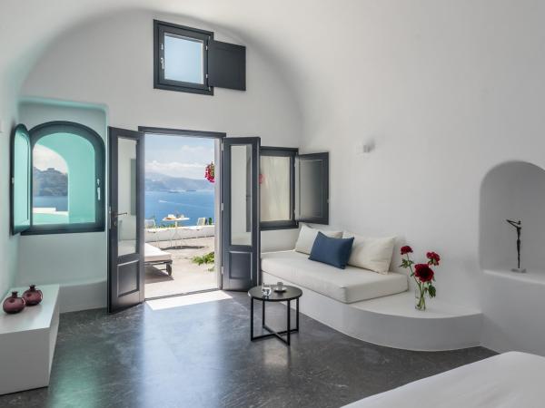 Chelidonia Luxury Suites : photo 10 de la chambre suite lune de miel avec bassin profond - vue sur caldera