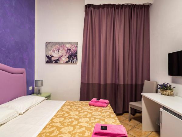 B&B La Cittadella : photo 2 de la chambre chambre double avec salle de bains privative séparée