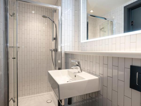 Point A Hotel Edinburgh Haymarket : photo 6 de la chambre hébergement double confortable avec fenêtre