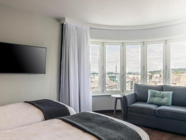 Point A Hotel Edinburgh Haymarket : photo 4 de la chambre hébergement lits jumeaux confortable avec vue