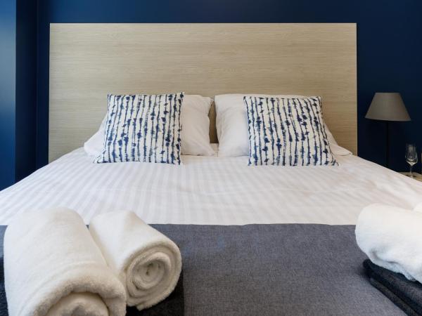 AQUA HOUSE : photo 3 de la chambre chambre double ou lits jumeaux avec salle de bains privative