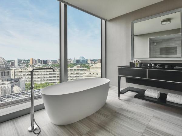 Four Seasons Hotel One Dalton Street, Boston : photo 4 de la chambre suite lit king-size d’angle - back bay