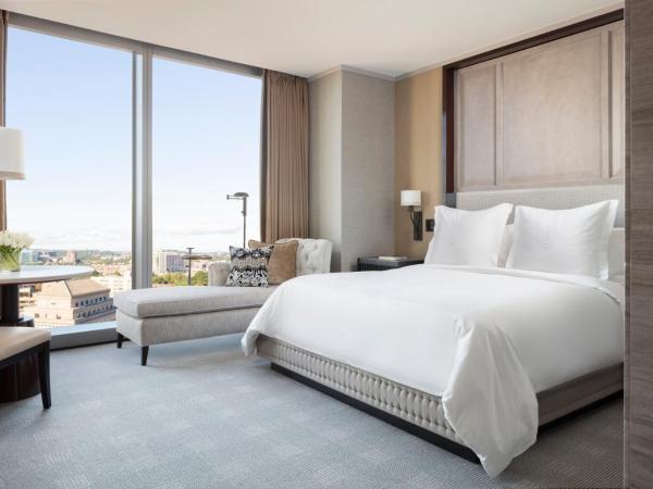 Four Seasons Hotel One Dalton Street, Boston : photo 1 de la chambre chambre lit king-size de luxe - accessible aux personnes à mobilité réduite