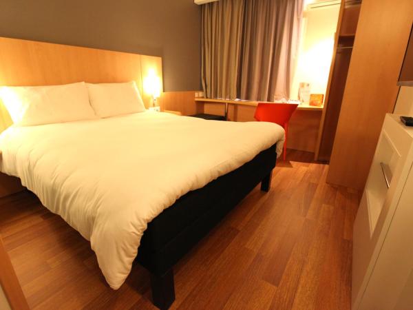 ibis Aurillac : photo 4 de la chambre chambre standard avec 1 lit double