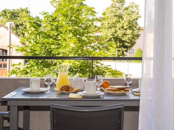 Odalys City Colmar La Rose d'Argent : photo 2 de la chambre suite junior avec balcon