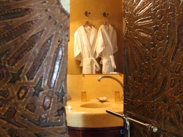 Riad Laaroussa : photo 5 de la chambre chambre double jaune