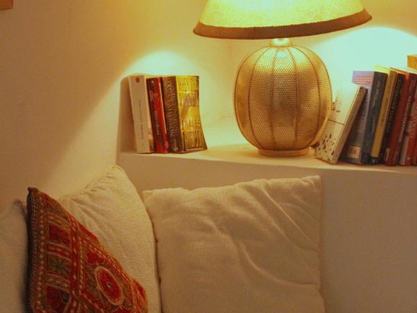 Riad Laaroussa : photo 6 de la chambre chambre double jaune