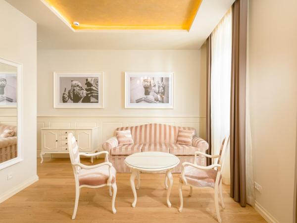 Piazza Heritage Hotel : photo 10 de la chambre chambre double ou lits jumeaux de luxe avec balcon et vue sur la ville