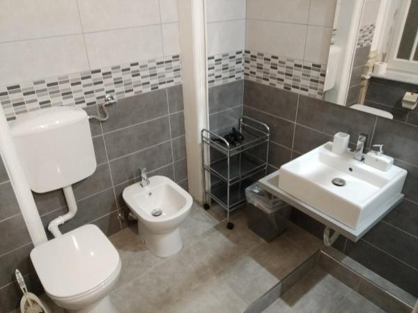 Nik rooms : photo 10 de la chambre chambre double avec salle de bains privative extérieure