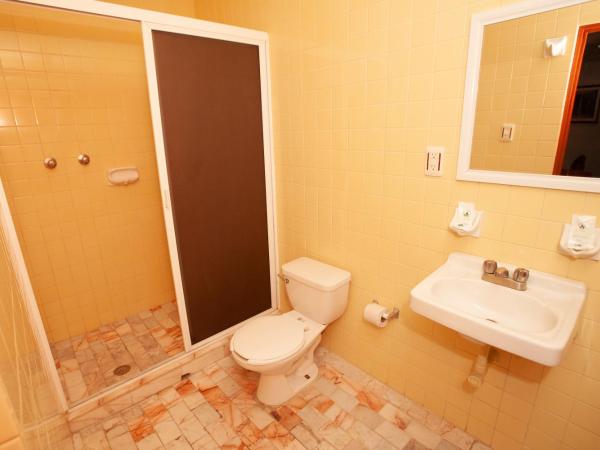 Hotel Tres Colonias - Sólo Adultos : photo 4 de la chambre chambre lits jumeaux