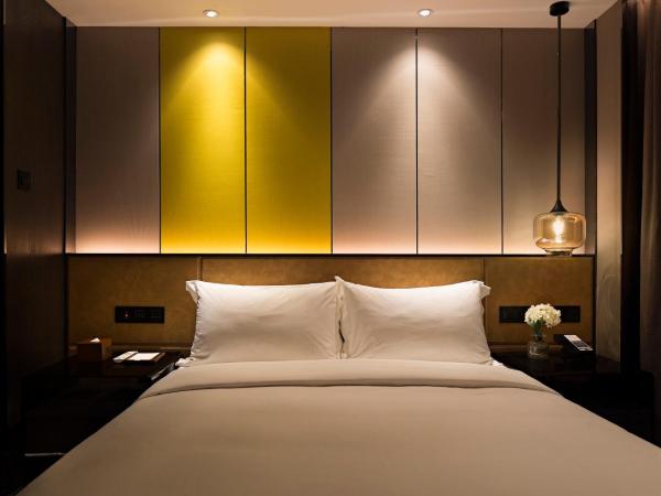 Paco Hotel Datang Metro Guangzhou-Free Shuttle Bus for Canton Fair : photo 1 de la chambre chambre cosy avec lit king-size - sans fenêtre