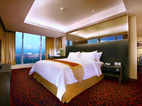 The Alana Surabaya : photo 2 de la chambre suite