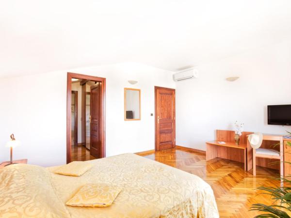 Villa Sveta Eufemija - Bed and breakfast : photo 4 de la chambre chambre triple (2-3 personnes)