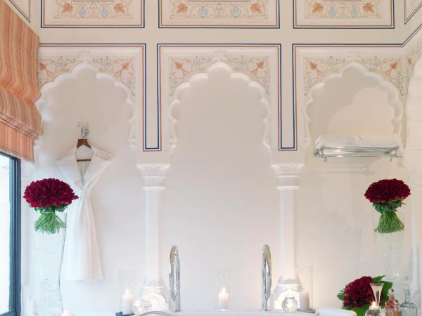 Rambagh Palace : photo 7 de la chambre suite royale avec vue sur jardin

