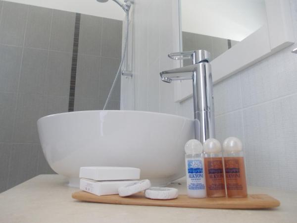 Alkyoni Beach Hotel : photo 2 de la chambre chambre triple standard - vue sur mer