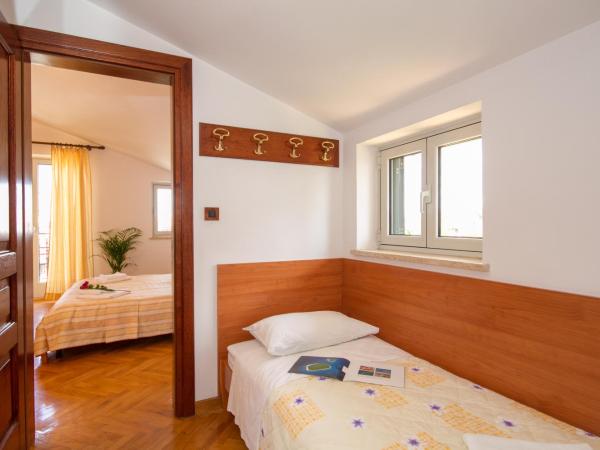 Villa Sveta Eufemija Bed end Breakfast II : photo 4 de la chambre chambre triple standard