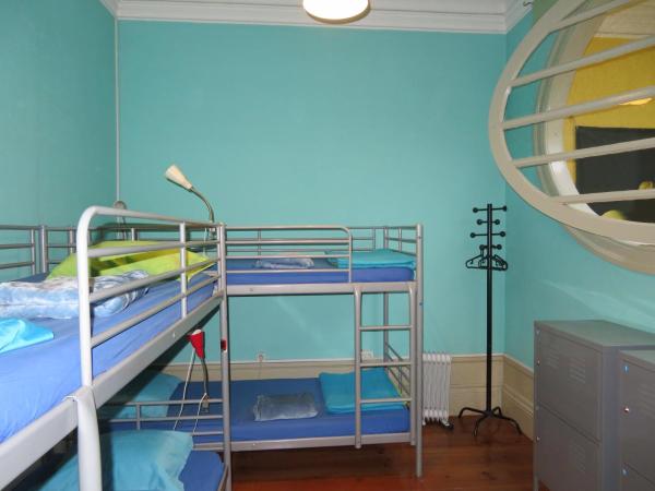 Oporto Sky Hostel : photo 1 de la chambre lit simple dans dortoir pour femmes de 4 lits