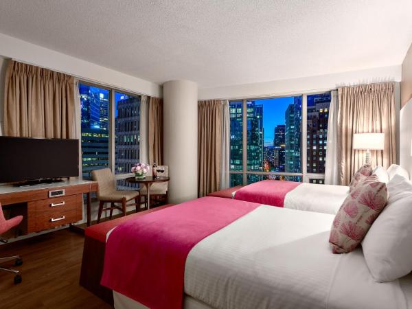 Auberge Vancouver Hotel : photo 4 de la chambre chambre deluxe avec 2 lits doubles