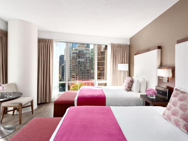 Auberge Vancouver Hotel : photo 2 de la chambre chambre deluxe avec 2 lits doubles