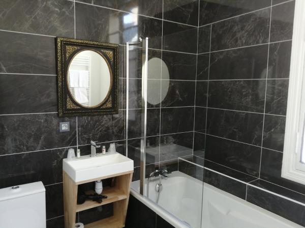 Hotel Du Cygne Tours : photo 10 de la chambre chambre double ou lits jumeaux supérieure deluxe - accessible uniquement par des escaliers