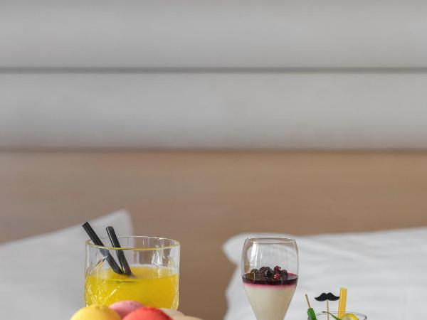 Hotel Maritimo : photo 7 de la chambre chambre lits jumeaux avec balcon et vue sur la montagne