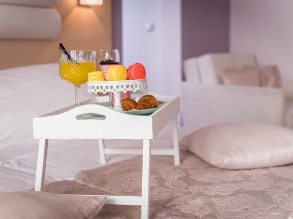 Hotel Maritimo : photo 6 de la chambre chambre lits jumeaux avec balcon et vue sur la montagne