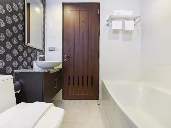 Bally Suite Silom : photo 3 de la chambre chambre premier