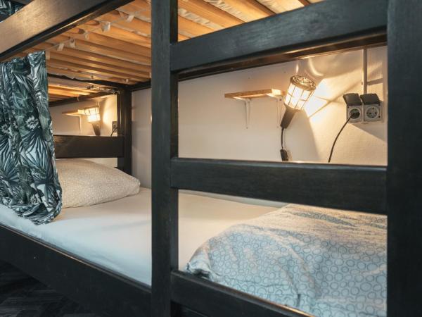 Stay Swanky Hostel : photo 2 de la chambre lit superposé dans dortoir de 8 lits