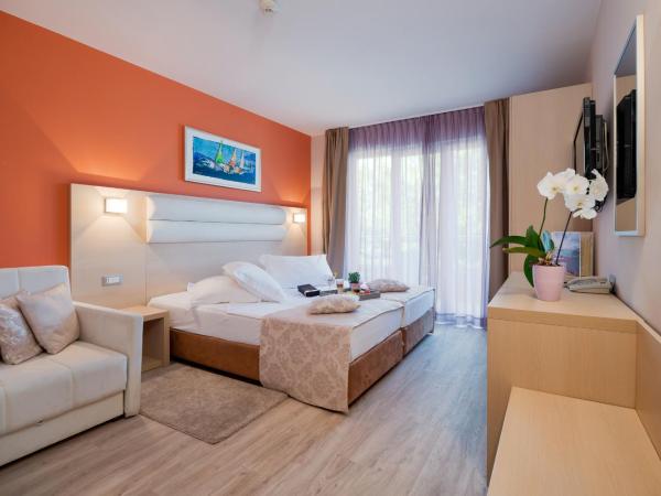 Hotel Maritimo : photo 2 de la chambre chambre double ou lits jumeaux avec balcon - vue sur mer