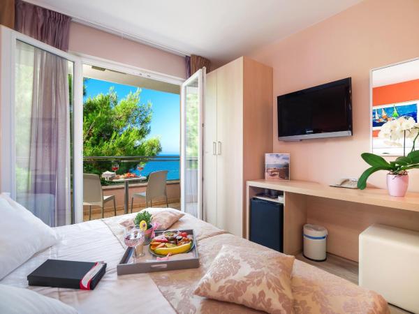 Hotel Maritimo : photo 1 de la chambre chambre double ou lits jumeaux avec balcon - vue sur mer