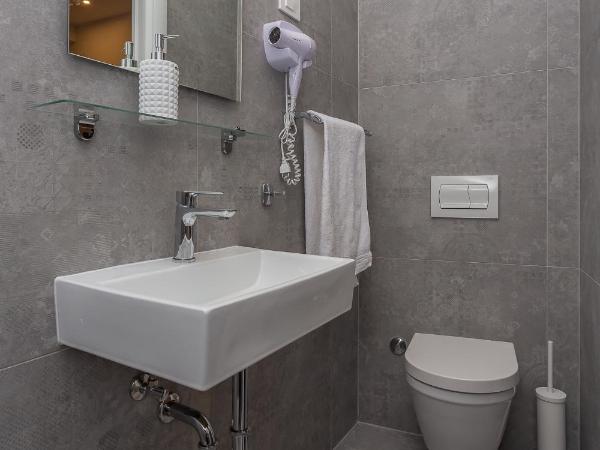 Xboutique Rooms Marinac : photo 8 de la chambre chambre double avec cuisine et terrasse communes