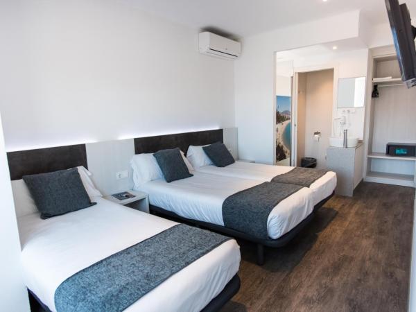 Hostal Ribas : photo 2 de la chambre chambre triple