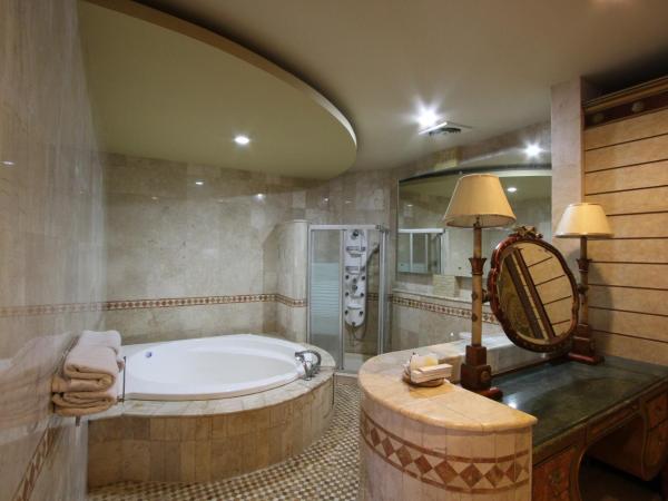 griya desa hotel & pool : photo 2 de la chambre chambre lit king-size - vue sur piscine 